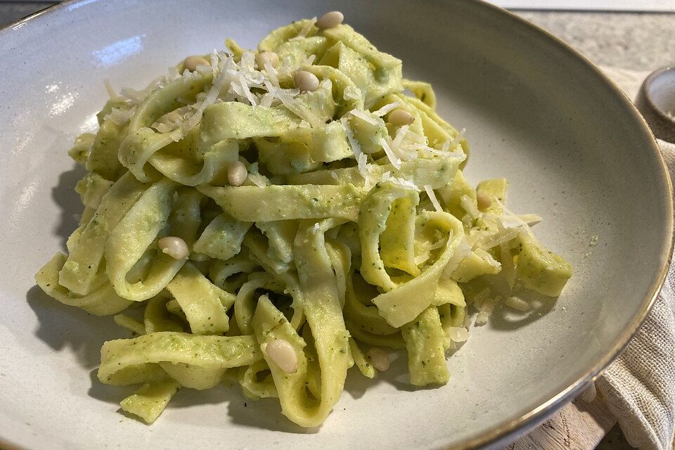 Tagliatelle mit Frischkäse-Brokkoli-Sauce