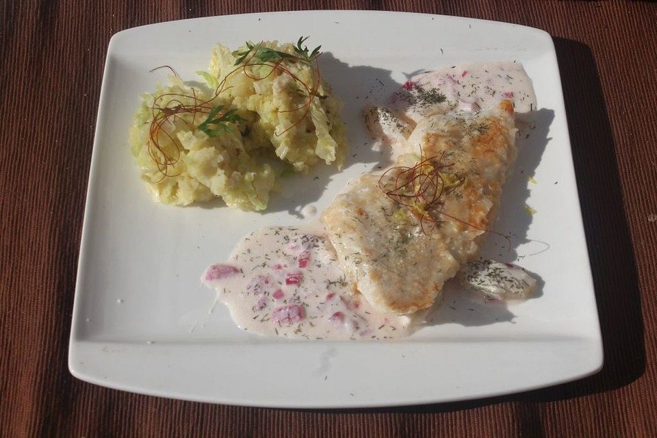 Rotbarschfilet mit Zitronen-Dill-Sauce