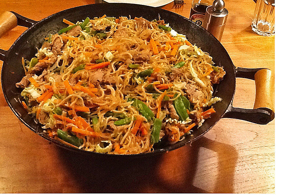 Pancit Bihon - Philipinisches Wokgericht