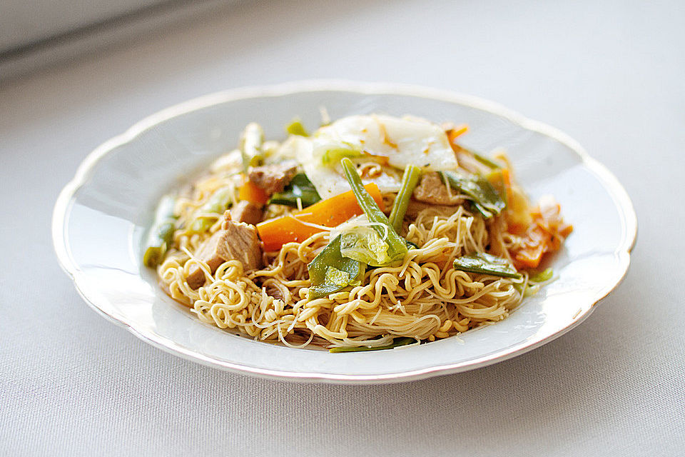 Pancit Bihon - Philipinisches Wokgericht