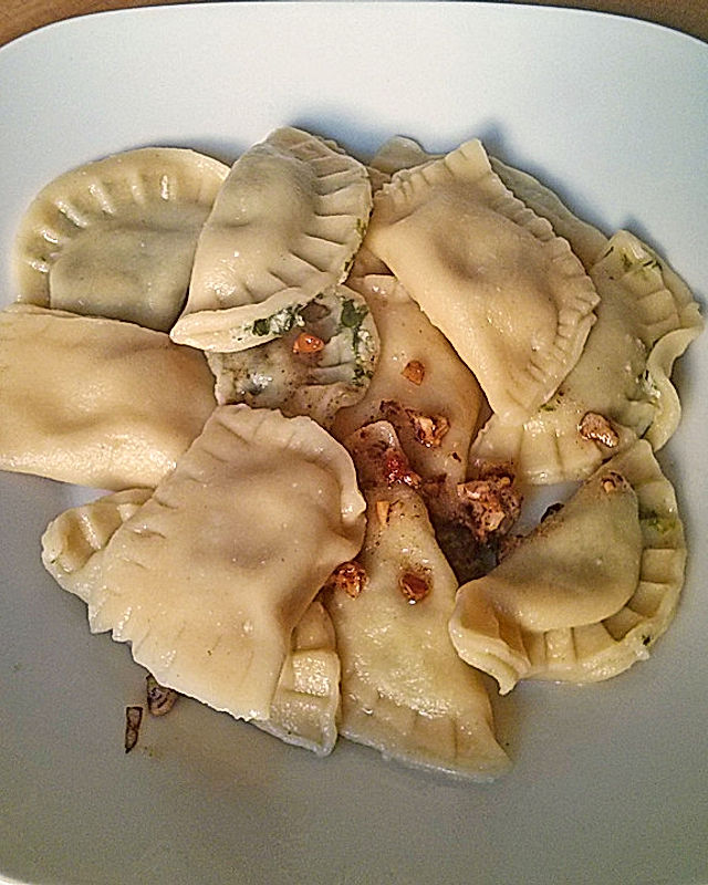 Gefüllte Pasta - Ricotta mit Gorgonzola und gerösteten Walnüssen sowie gebräunter Butter