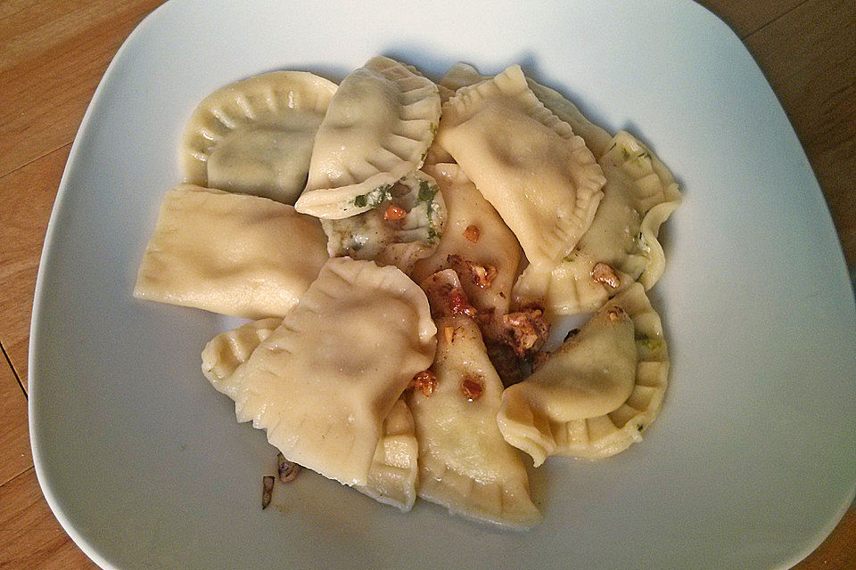 Gefüllte Pasta - Ricotta mit Gorgonzola und gerösteten Walnüssen sowie gebräunter Butter