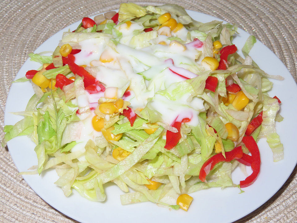 Eisbergsalat mit Joghurtdressing von yellow_lemontree Chefkoch