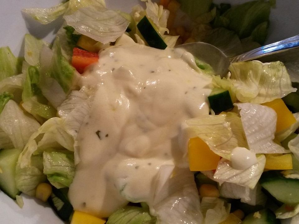 Eisbergsalat mit Joghurtdressing von yellow_lemontree | Chefkoch