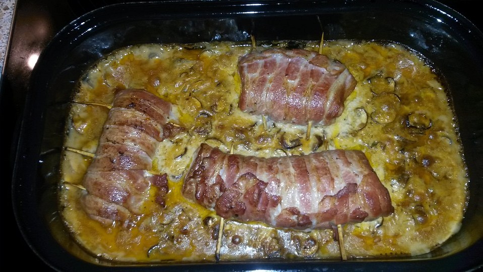Schweinefilet im Speckmantel mit sahniger Champignon-Käsesoße von ufaudie58 Schweinefilet im Speckmantel mit sahniger Champignon-Käsesoße von ufaudie58