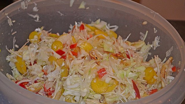 Bunter Weißkrautsalat mit Apfel von Kuchenhexe87 Bunter Weißkrautsalat mit Apfel von Kuchenhexe87