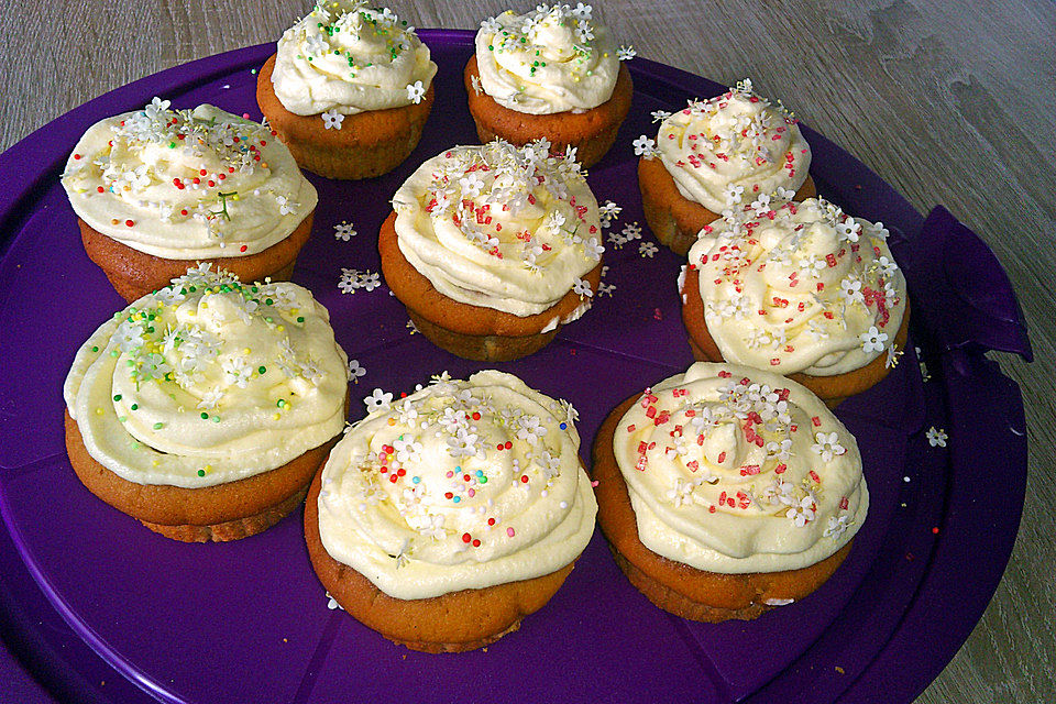 Cupcakes mit Holunderblüten