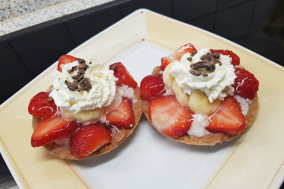 Erdbeer Törtchen auf Vanillepudding