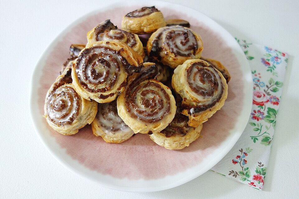 Blätterteig Nuss-Schnecken