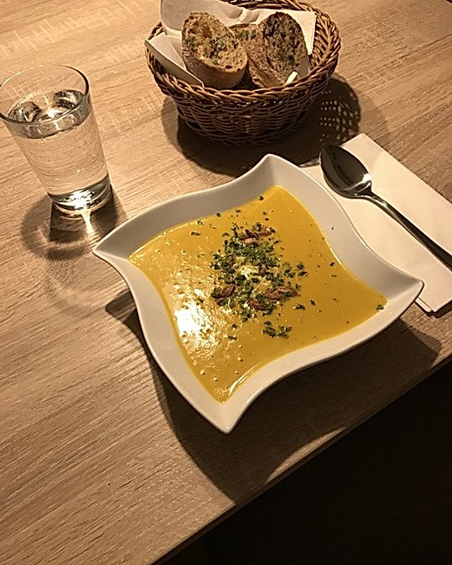 Kürbis-Maroni-Suppe
