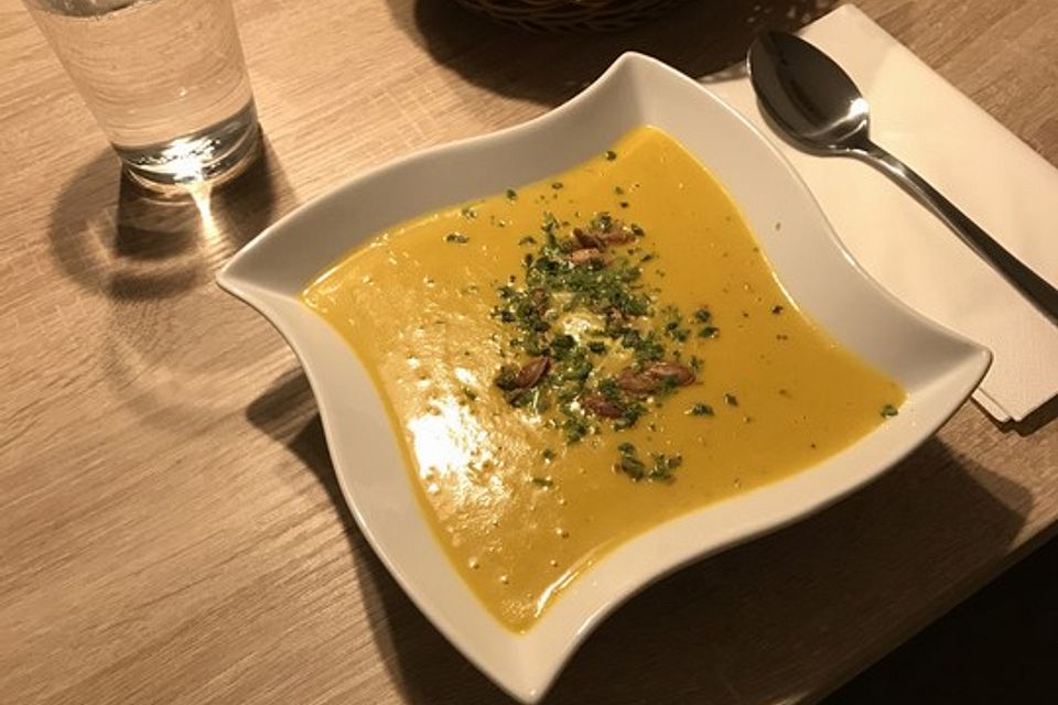 Kürbis-Maroni-Suppe