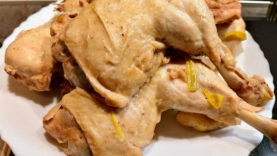 Pochiertes Huhn, Grundrezept immer wenn wo gekochtes Huhn verlangt wird ...