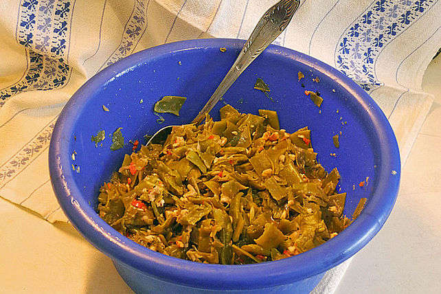 Scharfe grüne Bohnen mit Walnüssen und Knoblauch von Chesstanja| Chefkoch