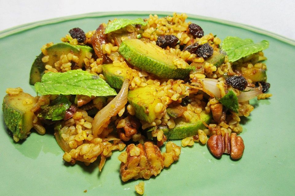 Orientalische Zucchini-Zwiebel-Pfanne mit Bulgur