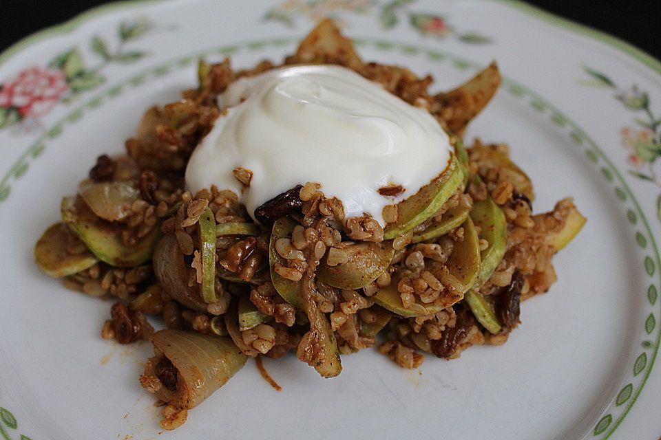 Orientalische Zucchini-Zwiebel-Pfanne mit Bulgur