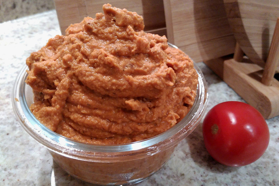 Rote Linsen-Tomatendip