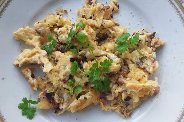 Rührei mit Speck, Zwiebeln und Butterkäse von chefkochfelix00 | Chefkoch