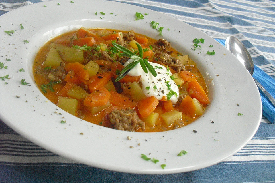 Möhren-Hackfleisch-Kartoffeltopf