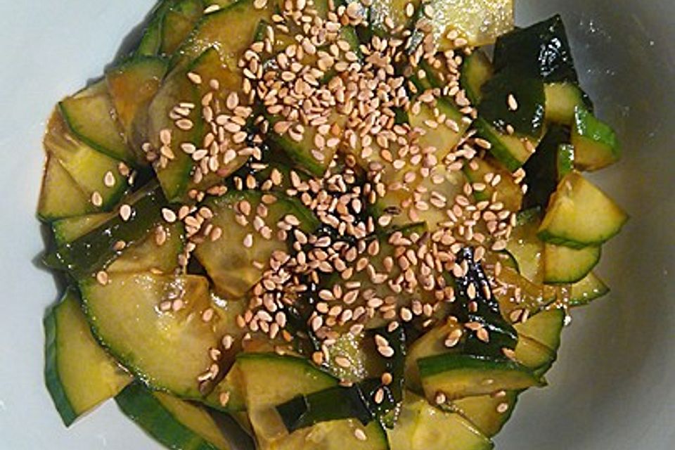 Asiatischer Gurkensalat