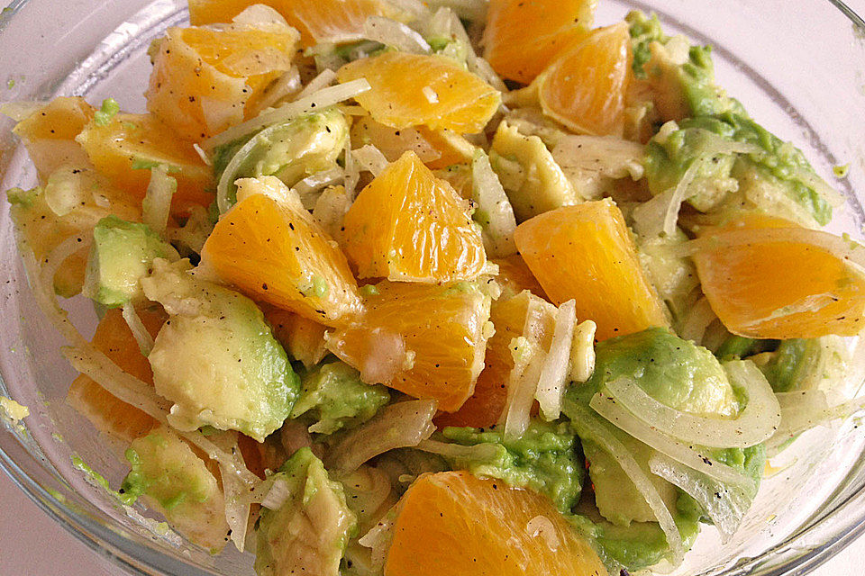 Orangen-Avocado-Zwiebelsalat