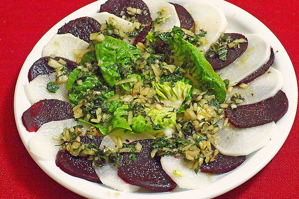 Salat aus Roter Beete und Rettich mit japanischem Dressing