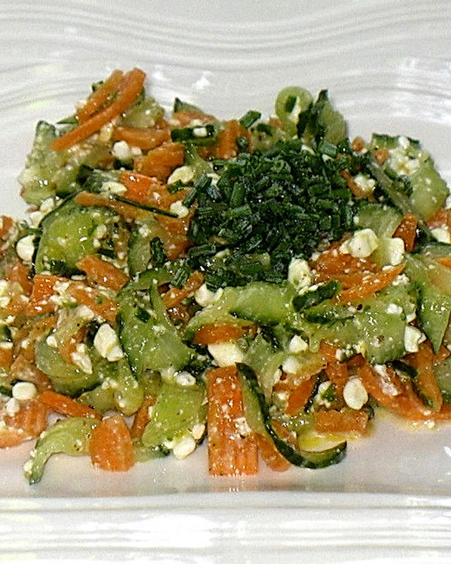 Möhren-Gurken-Salat
