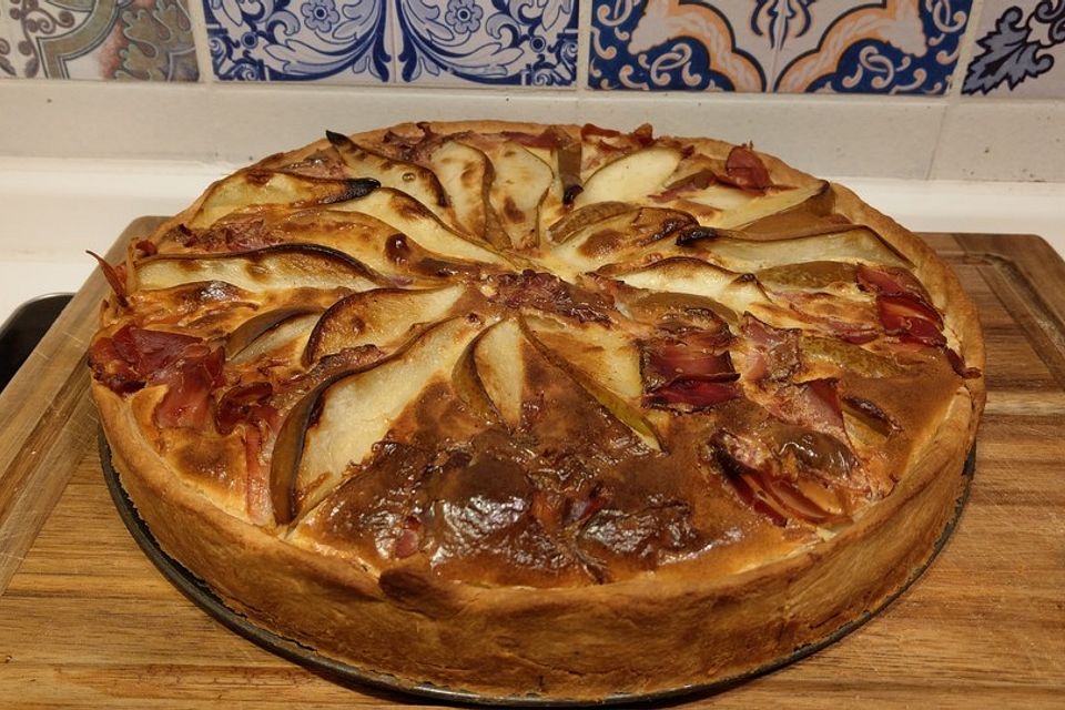 Birnen-Käse-Tarte mit Bacon