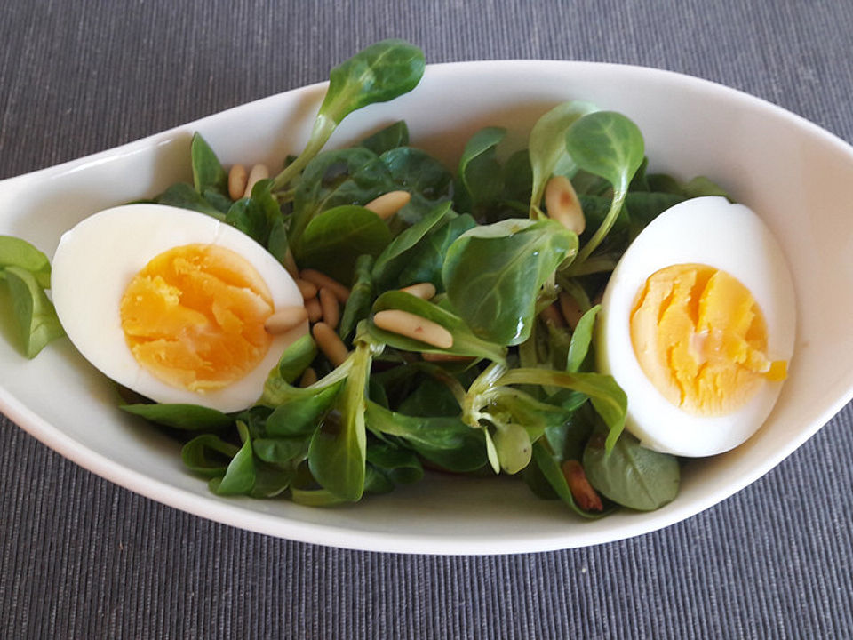 Feldsalat mit Ei und Walnüssen von dodith | Chefkoch