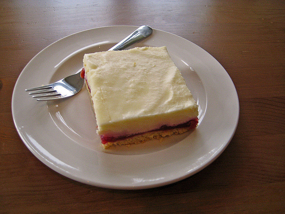 Buttermilchschnitten mit Kirschen von X-Julchen-X| Chefkoch