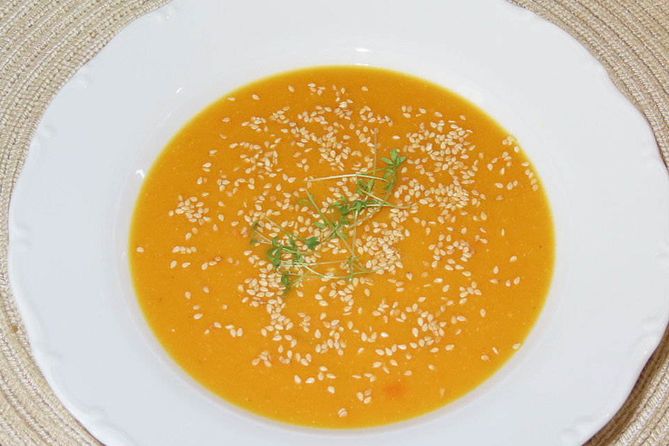 Fruchtige Karottensuppe mit Curry