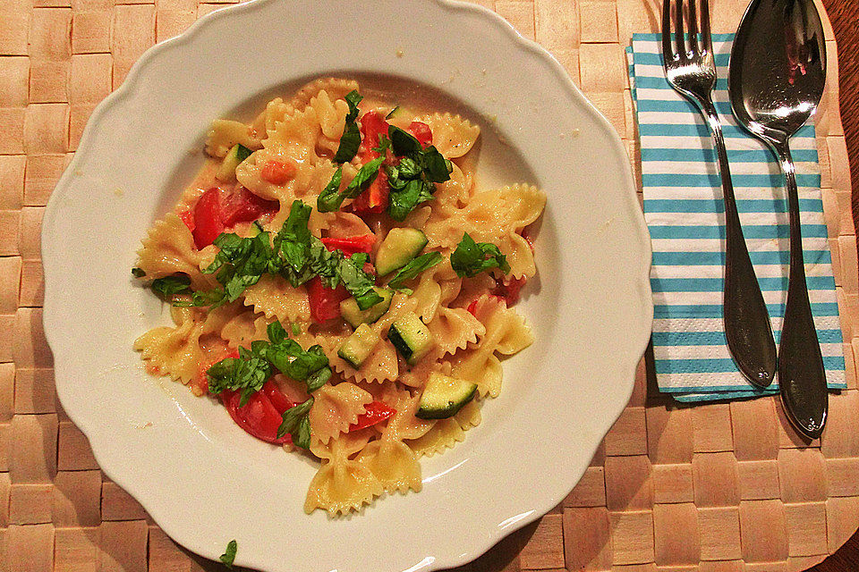 Ingwer-Tomaten-Nudeln mit Balsamicocreme