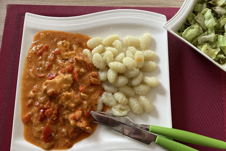 Paprika-Sahne-Hähnchen