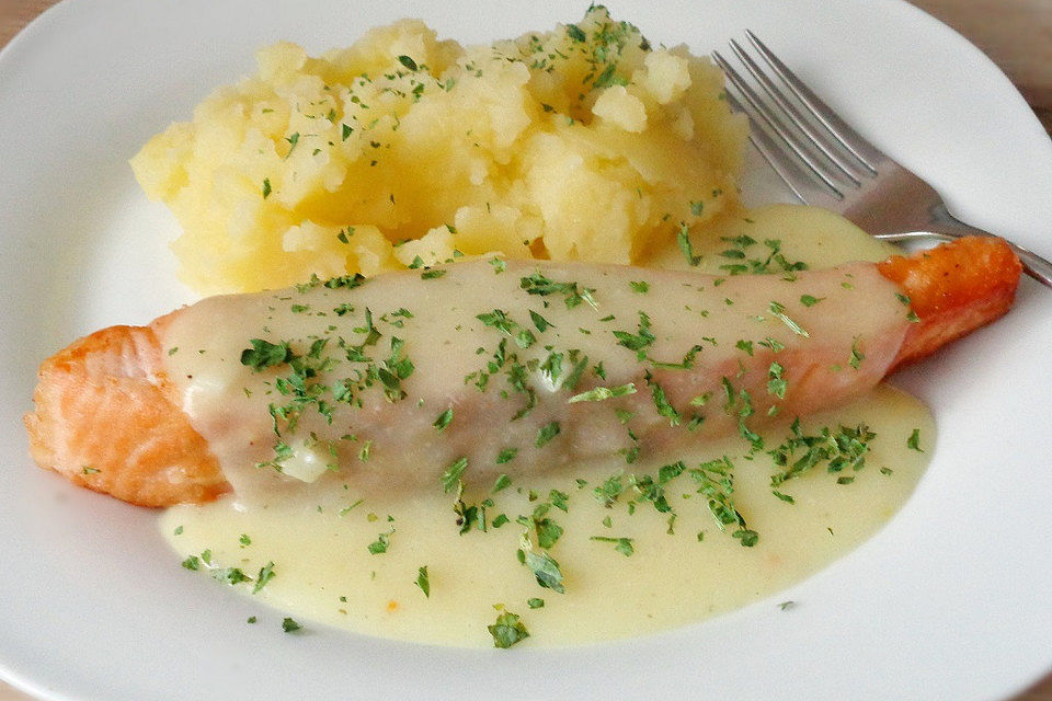 Lachsfilet mit Meerrettichsauce