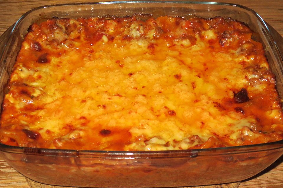 Lasagne-Bolognese mit Rotwein und Mozzarella