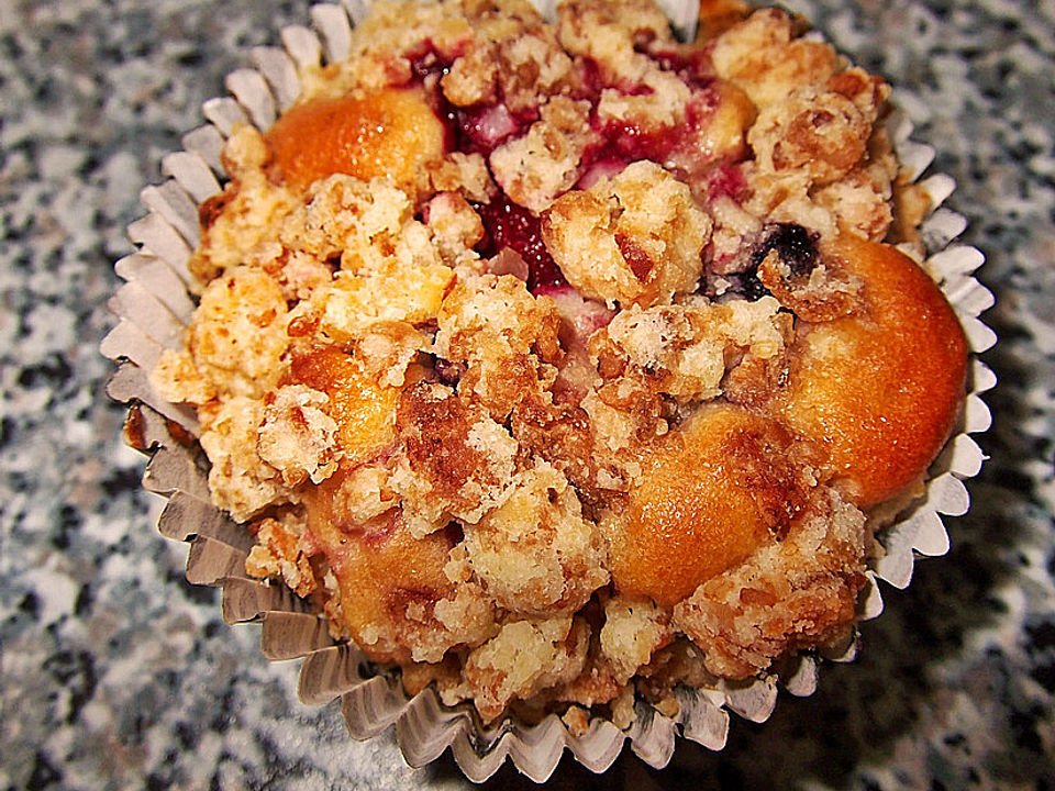Saftige Beerenmuffins Mit Cornflakes Streuseln Von Kuchenfantasie Chefkoch 