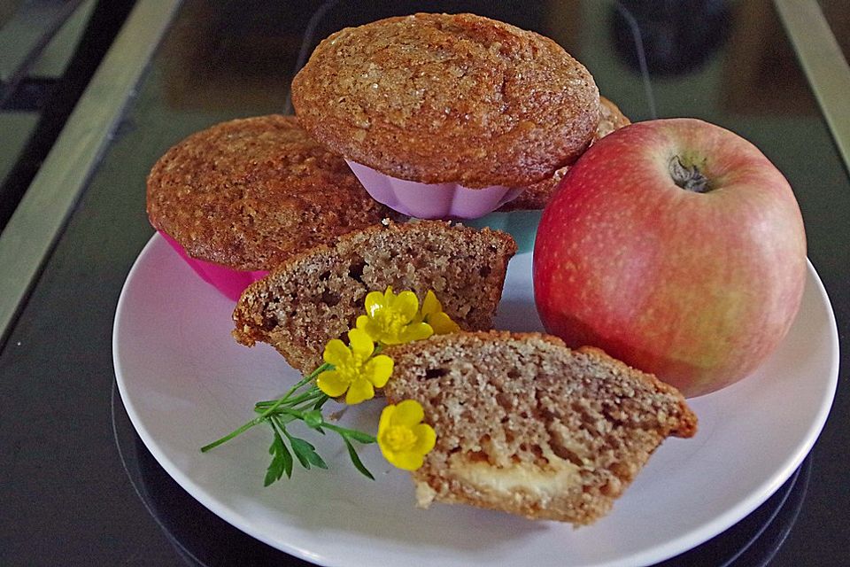 Apfelmus-Muffins, gefüllt mit weißer Schokolade