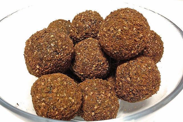 Hanf-Mandel-Pflaumen-Kugeln mit Sanddorn von binis| Chefkoch