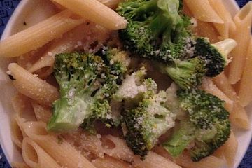 Brokkolisoße mit Sahne und Parmesan