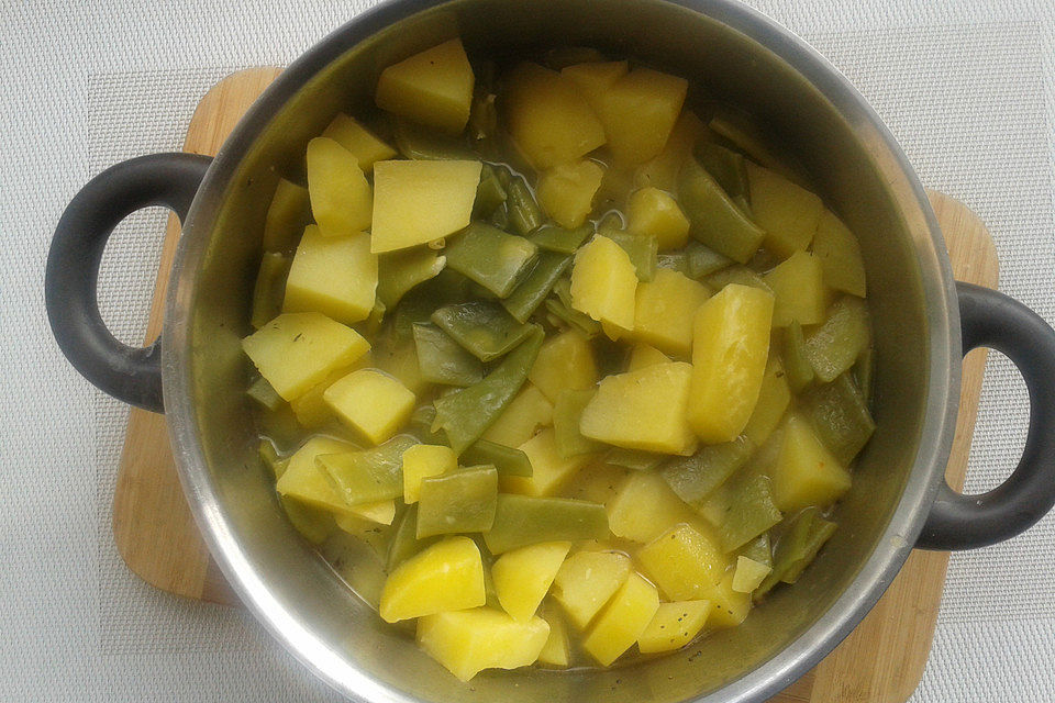 Bohnensuppe aus grünen Stangenbohnen