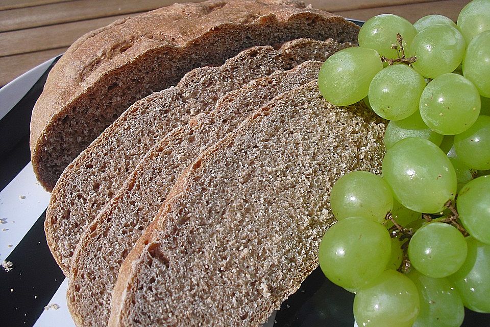 Dinkel-Vollkornbrot mit Sauerteig