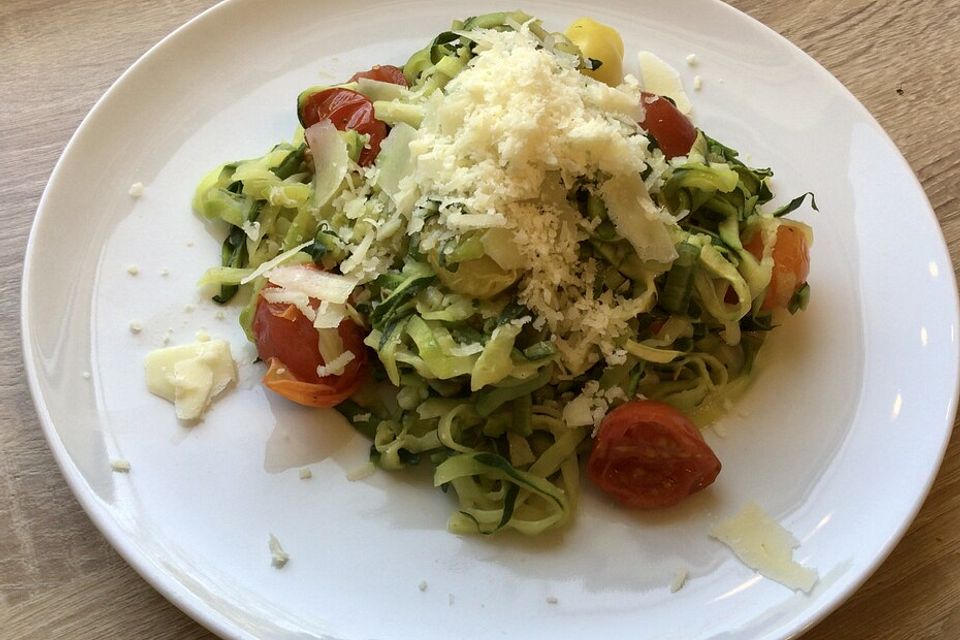 Zucchini-Nudeln "aglio e olio"