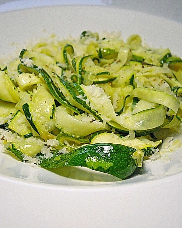 Zucchini-Nudeln "aglio e olio"