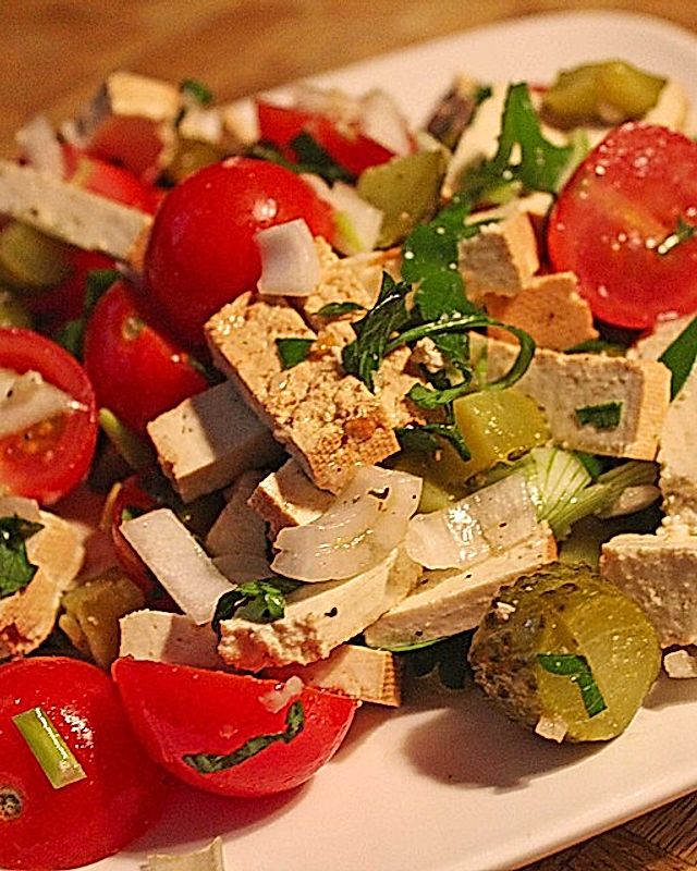 Salat mit Räuchertofu
