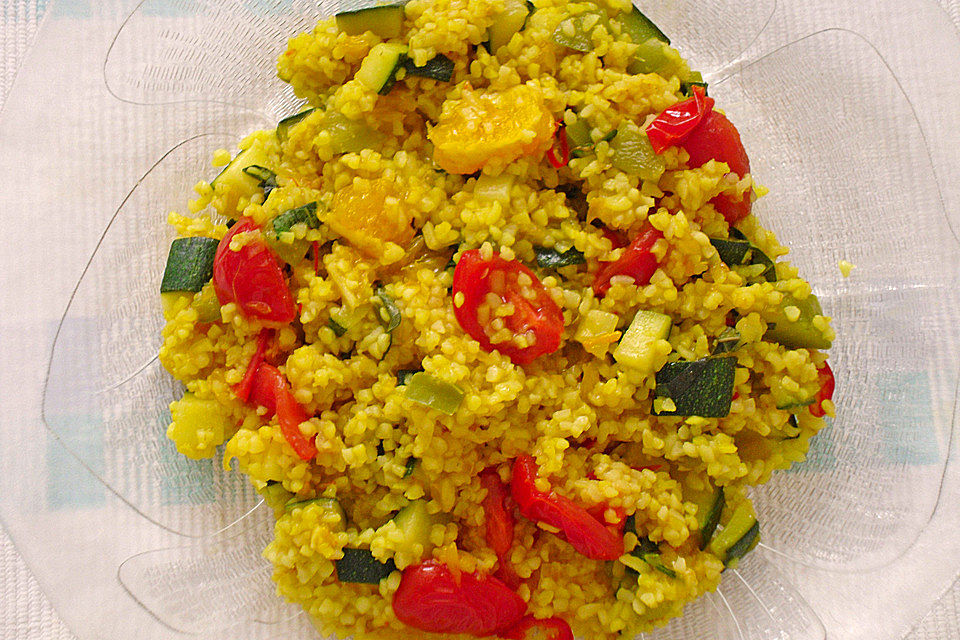 Couscous-Pfanne mit Paprika und Zucchini