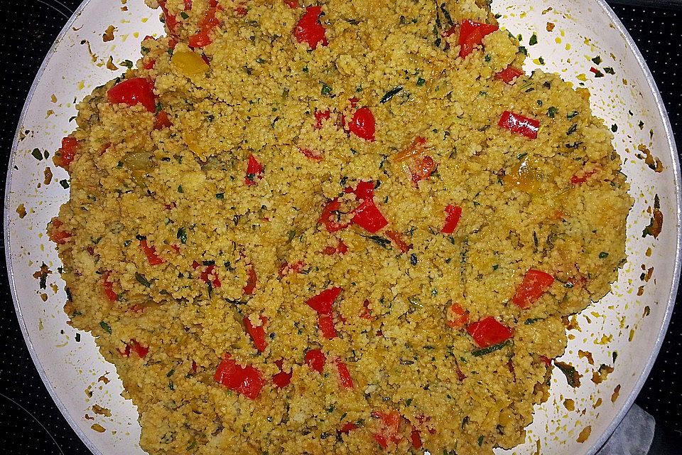 Couscous-Pfanne mit Paprika und Zucchini