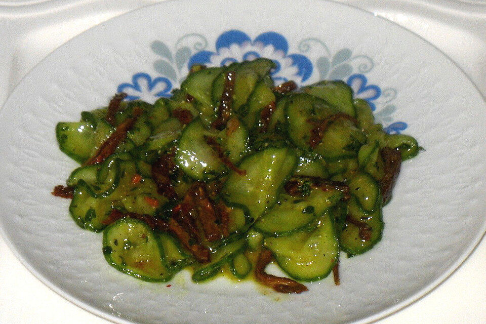 Smokeys Spicy Gurkensalat