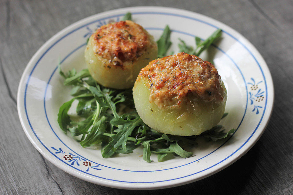 Gefüllte Kohlrabi mit Ziegengouda, Tomaten und frischen Kräutern