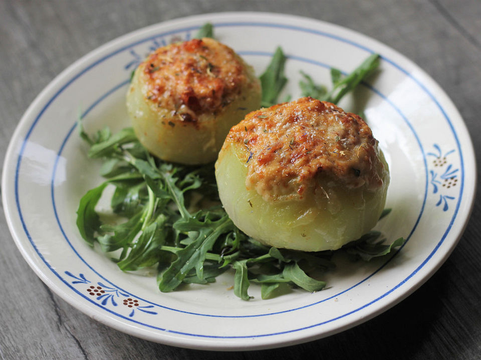 Gefüllte Kohlrabi mit Ziegengouda, Tomaten und frischen Kräutern von ...