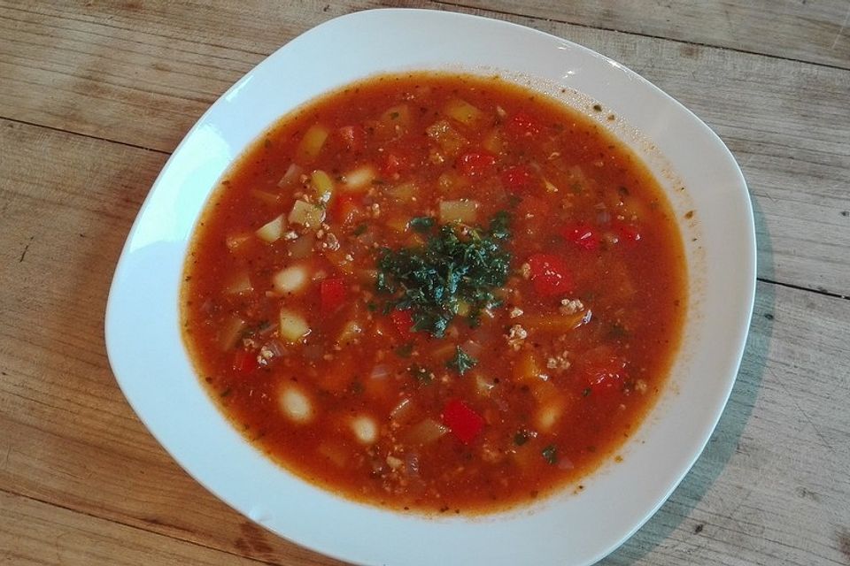 Weiße-Riesenbohnen-Eintopf mit Paprika und Hackfleisch