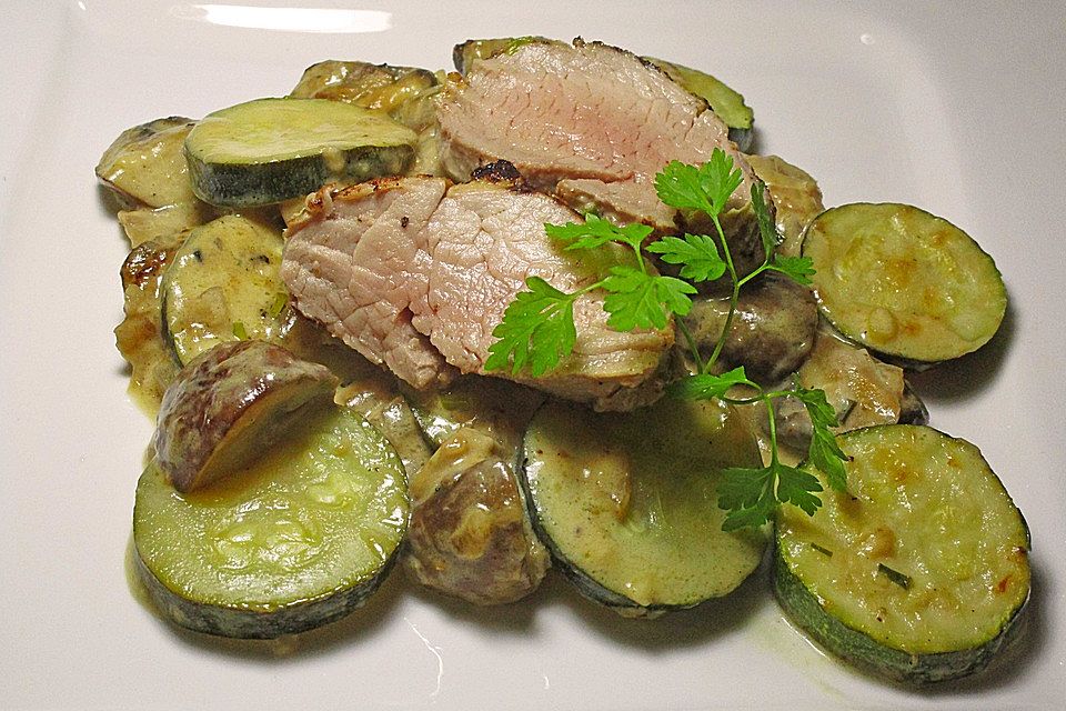 Smokeys Schweinefilet im Zucchinibett